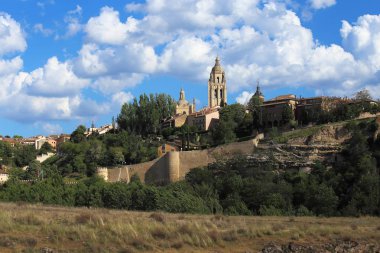 Segovia, İspanya. Güneşli bir gün Gotik Katedrali