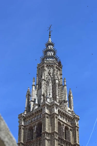 Kathedraal van Toledo in zonnige dag, Spanje — Stockfoto