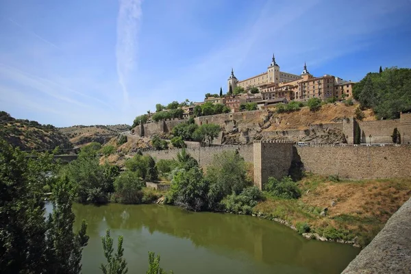 मध्ययुगीन शहर टोलेडो का पैनोरमा। स्पेन में यूनेस्को विश्व धरोहर स्थल — स्टॉक फ़ोटो, इमेज