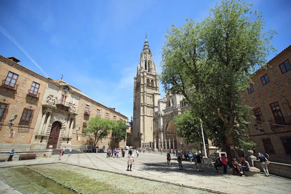 2017 年 5 月 8 日，西班牙托莱多。在阳光明媚的日子，西班牙大教堂。托莱多历史城市是教科文组织世界遗产. — 图库照片