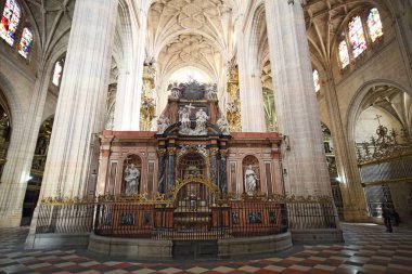 Segovia, İspanya, 9 Mayıs 2017. Segovia, İspanya. Gotik katedral iç. Bu katedralde Ortaçağ Gotik mimarisinin güzel bir örneği.