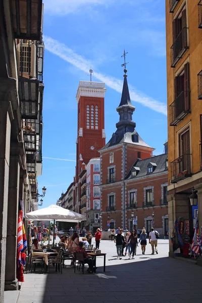 2017 年 5 月 7 日，西班牙马德里。中国外交部和酒店，马德里，西班牙。这些具有历史意义的建筑物的旁边在马德里的市长广场 （主要广场）. — 图库照片