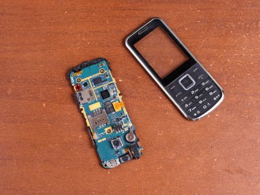 Kırık hücre (Mobil) Telefon tamiri demonte