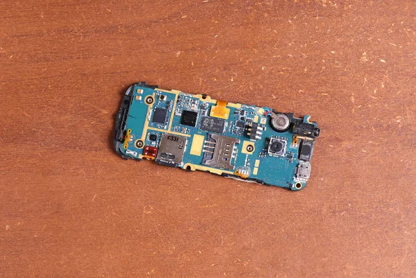 Disassembled broken cell (mobile) phone repair — Stock Photo, Image