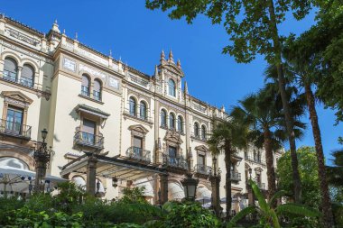 Otel Alfonso Xiii, İspanya 'nın Sevilla şehrinde tarihi bir oteldir.