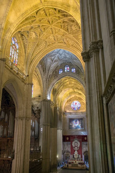 Interieur van de kathedraal van Sevilla — Stockfoto