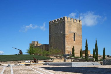 Alcala la Gerçek ortaçağ kalesi tepede
