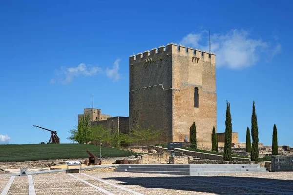 Alcala la echte mittelalterliche Festung auf einem Hügel — Stockfoto