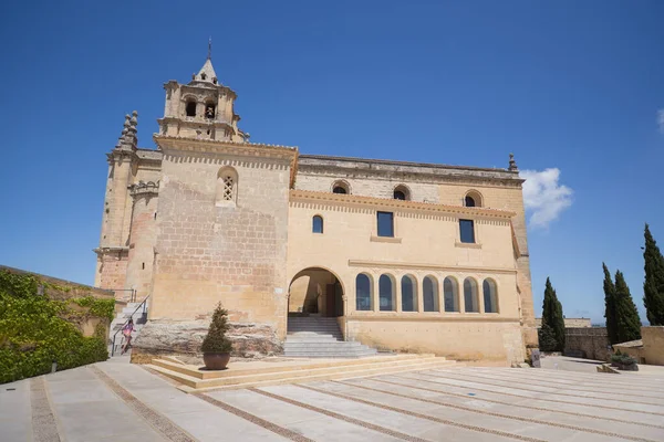 Kyrkan Alcala la Real medeltida fästning på bergstoppen, Andalusien, Spanien — Stockfoto