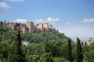 Sacromonte köyünden Alhambra 'ya bakın.