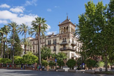 Otel Alfonso Xiii, İspanya 'nın Sevilla şehrinde tarihi bir oteldir.
