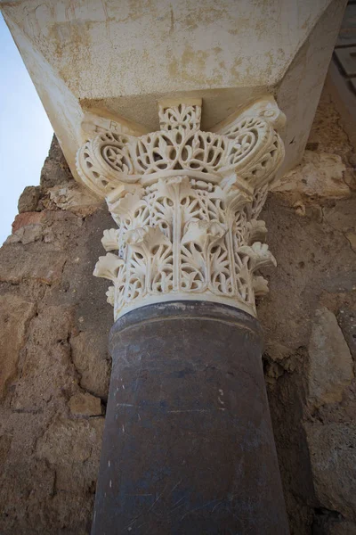 Medina Azahara harabeleri. Engin, güçlendirilmiş Endülüs saray şehri. — Stok fotoğraf
