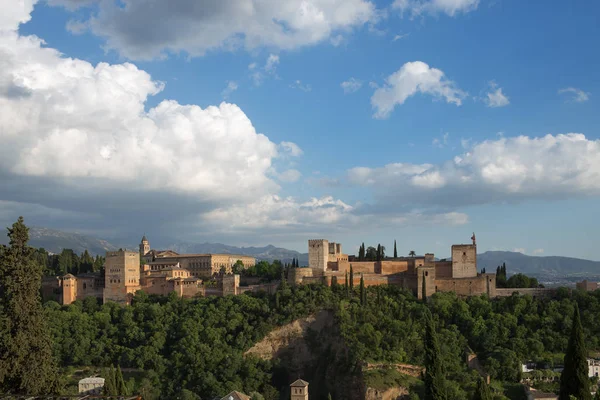 View to Alhambra from Mirador de San Nicolas — Stock Photo, Image