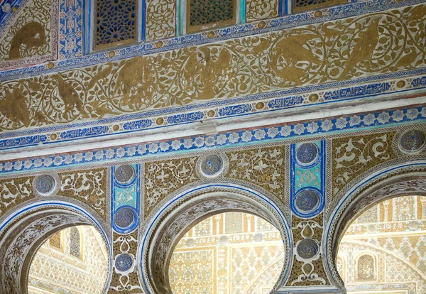 Pared con pavos reales en Sevilla Alcázar — Foto de Stock