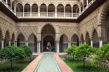 Seville Alcazar Patio de las Doncellas (Bakirelerin Bahçesi))