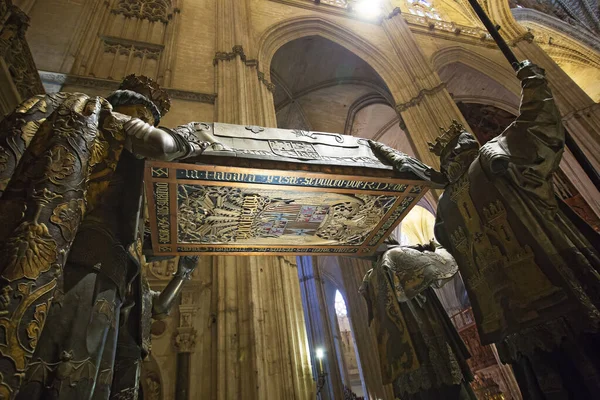 Il sarcofago di Cristoforo Colombo nella cattedrale di Siviglia — Foto Stock