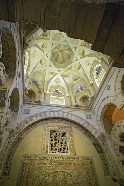 Interieur van Mezquita - Kathedraal van Cordoba. — Stockfoto