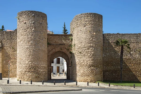 Festungsmauer von Ronda - eine berühmte Stadt in Südspanien — Stockfoto