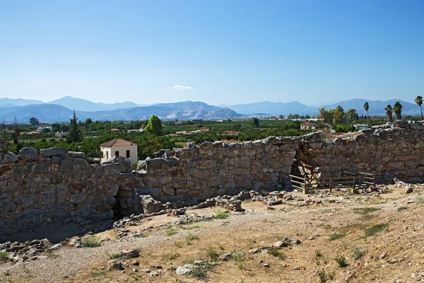 Ruins of ancient acropolis of Tiryns - a Mycenaean archaeological site in Argolis in the Peloponnese — Stock Photo, Image