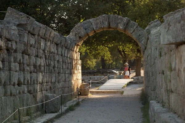 그리스의 펠로폰네소스에 올림피아 고고학 유적지 경기장으로 아치형 의유적 — 스톡 사진