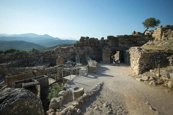 Mycenae, Yunanistan - 30 Ağustos 2019. Argolis, Moreloponnese, Yunanistan 'daki Mykines yakınlarında bir arkeoloji sahası. M.Ö. ikinci milenyumda, Miken Yunan medeniyetinin en büyük merkezlerinden biriydi..
