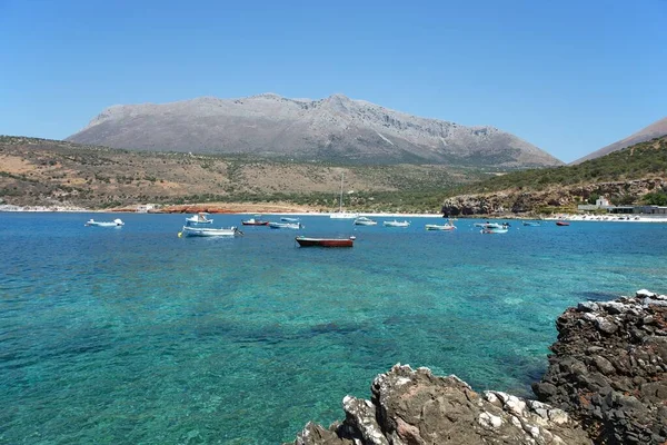 Barcos Bahía Cerca Cuevas Diros Dirou Peloponeso Grecia — Foto de Stock