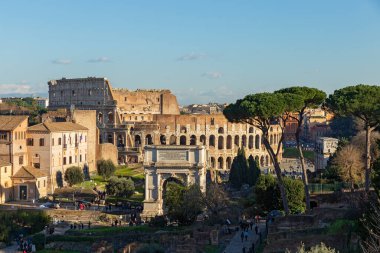 Arka planda Kolezyum, Roma ve İtalya 'nın kalıntıları