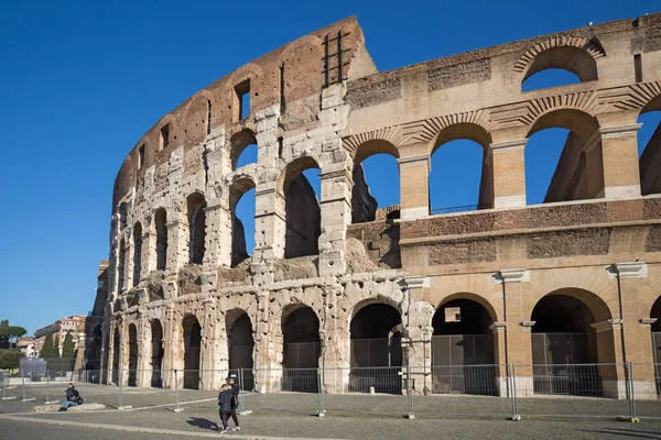 Řím Leden 2020 Turisté Navštíví Zříceninu Kolosea Římě Největší Římská — Stock fotografie