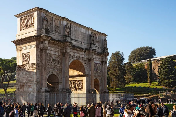 Rome Italy January 2020 Tourists Visit Arch Constantine Roman Forum — Stock Photo, Image