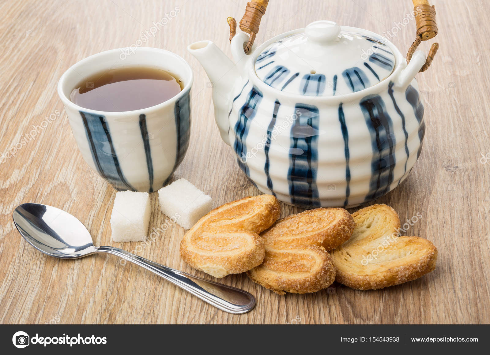 bladerdeegkoekjes met suiker bladerdeegkoekjes met suiker