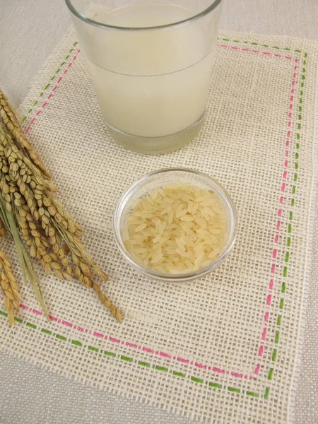 Agua de arroz en vaso para beber —  Fotos de Stock