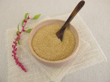 Amarant tohumlar ahşap kase