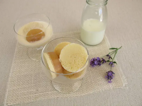 Lait glacé avec glaçons de noix de coco café — Photo