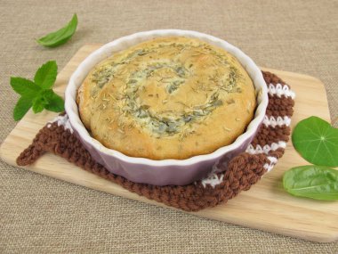 Maya salyangoz otlar krem peynir ile doldurulmuş