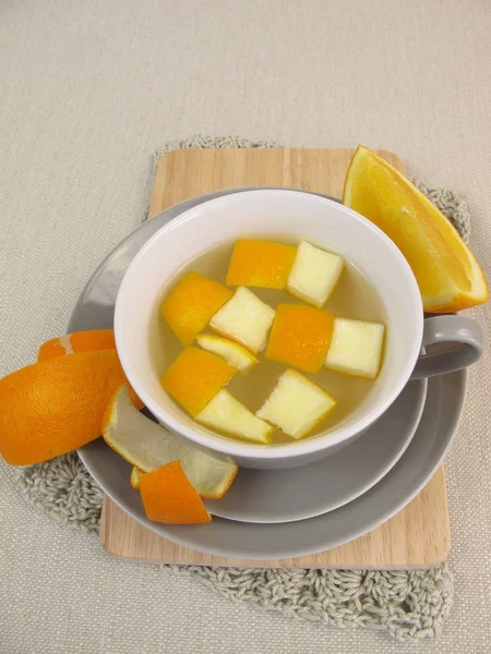 Apelsinskal te i cup — Stockfoto