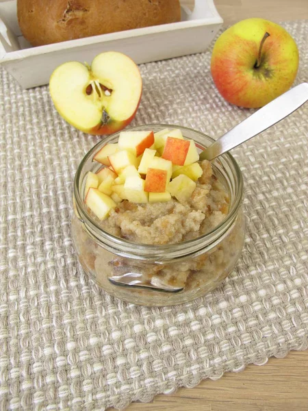 Bread porridge with apple — Stock Photo, Image