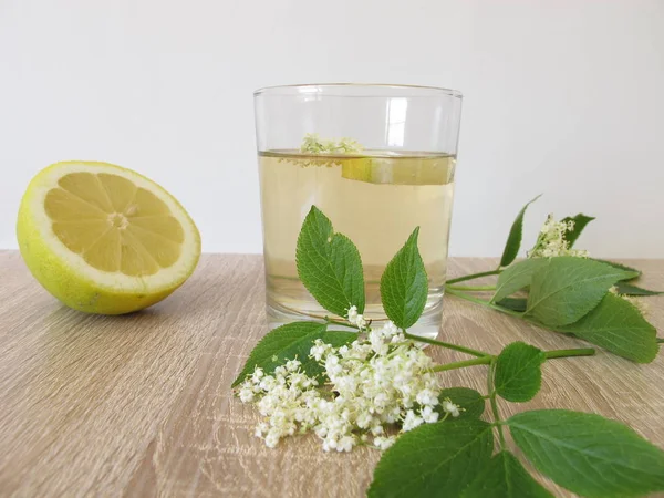 Frissen készült Bodzavirág és citromos limonádé — Stock Fotó