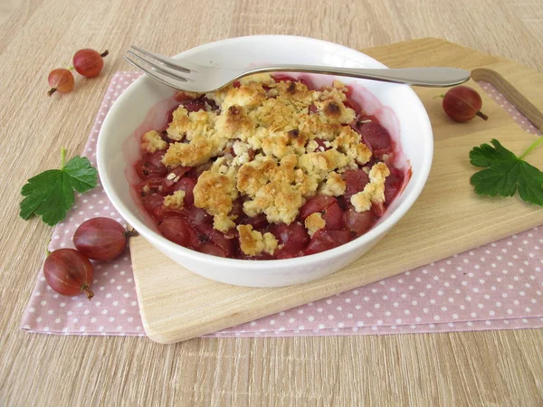 Homemade gooseberry crumble — Stock Photo, Image