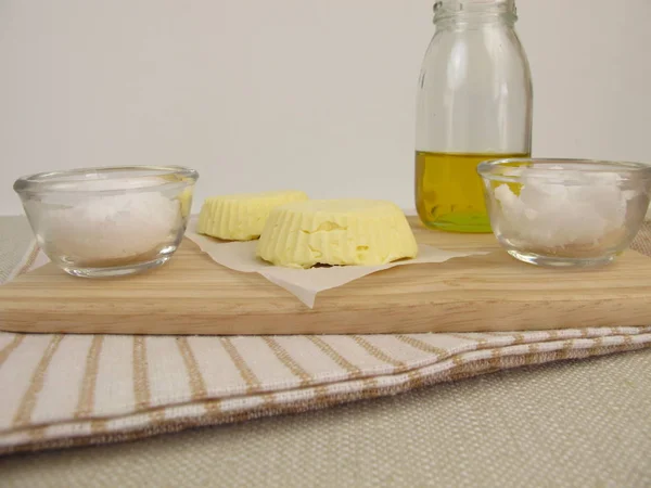 Homemade vegan margarine with rapeseed oil, coconut oil and fleur de sel — Stock Photo, Image