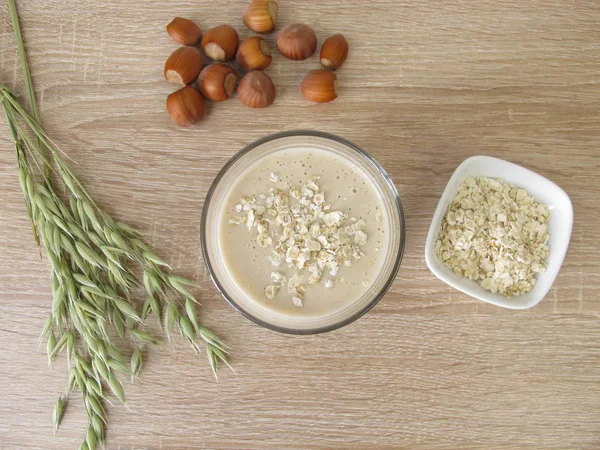 Frullato proteico fatto in casa con farina di nocciole e avena arrotolata — Foto Stock