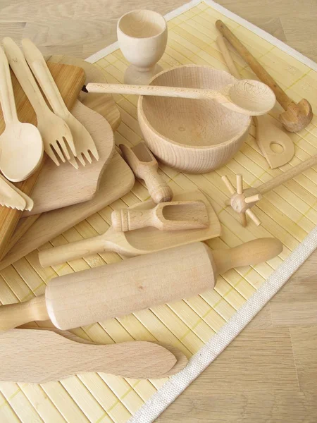 Plastikfreie Küchenutensilien aus Holz — Stockfoto
