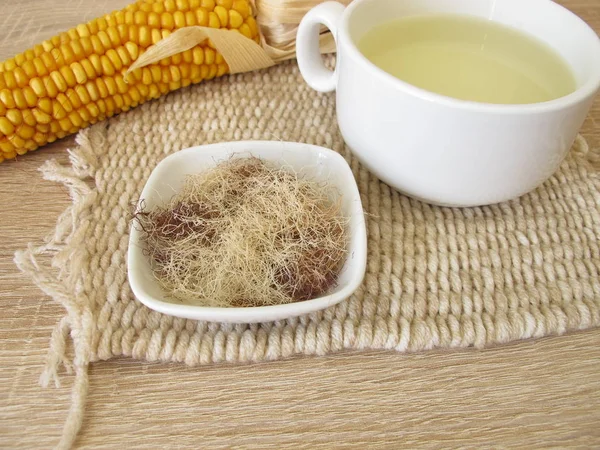 トウモロコシの絹 アルテリシジン汚名とお茶 ストックフォト
