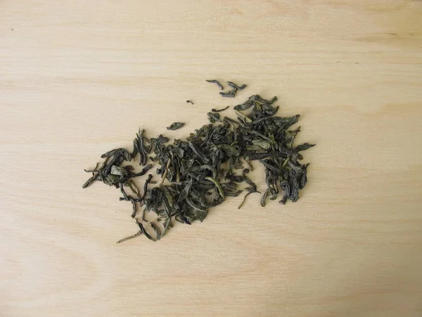 Chun Πράσινο Τσάι Από Την Κίνα Στην Ξύλινη Σανίδα Μου — Φωτογραφία Αρχείου