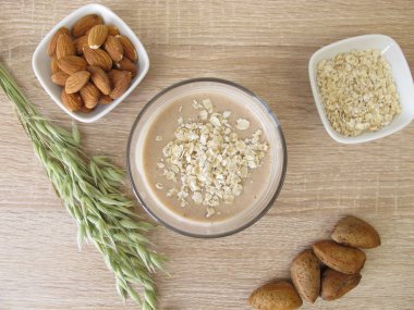 Ev yapımı düşük karbonhidrat protein badem unu sallamak ve yulaf ezmesi