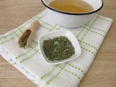 Banyo katkı kurutulmuş ardıç üzerinden bırakır