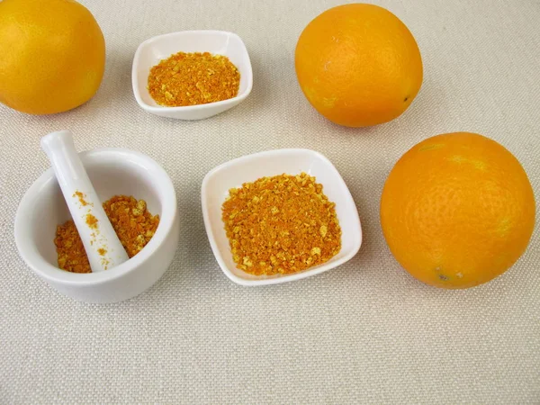 박격포에 Unwaxed 오렌지 — 스톡 사진