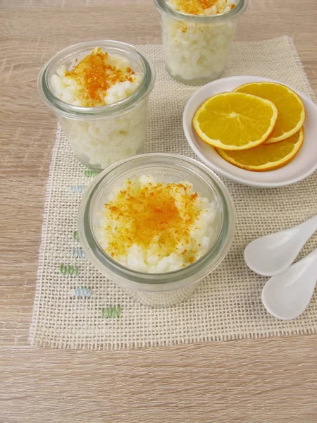 橙糖米饭布丁 — 图库照片