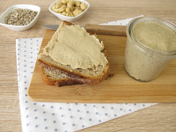 Zelfgemaakte Vegan Zonnebloem Zaad Cashewnoten Boter Boterham — Stockfoto