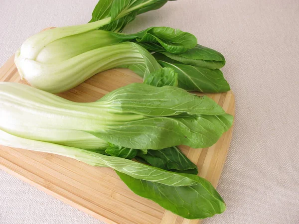 Pak Choi Vágódeszka — Stock Fotó