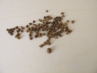 Tahtaya serpiştirilmiş tohumlar